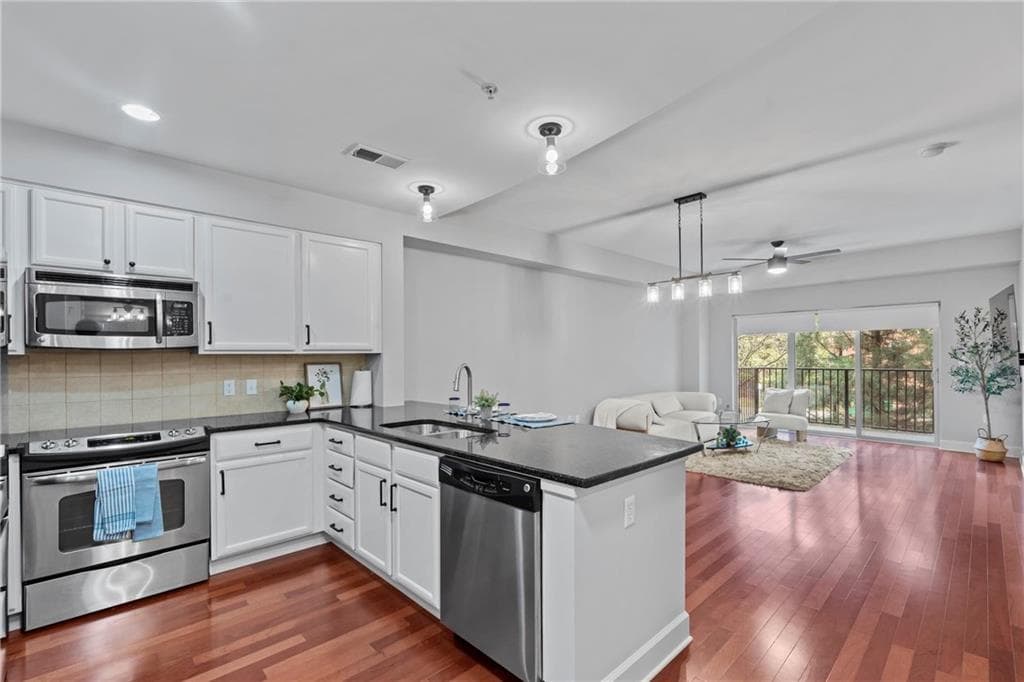 1 bedroom, 1 bathroom, 850 sq ft condominium sold at 200 River Vista 240, Atlanta, GA 30339