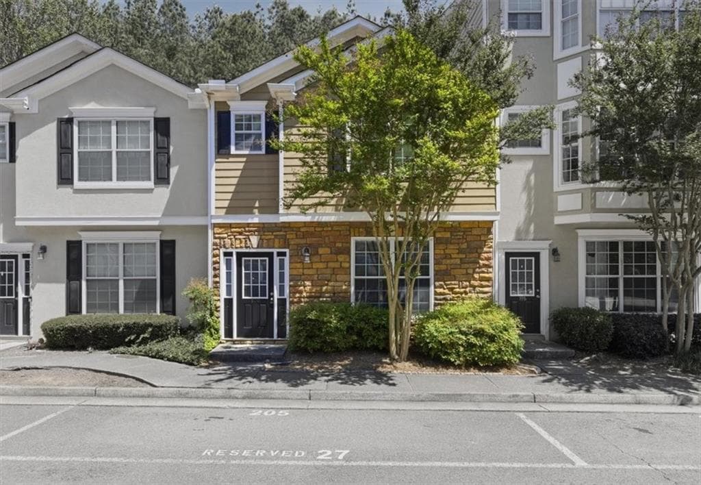 3 bedroom, 2 bathroom, 1,377 sq ft townhouse under contract at 200 Riverstone Commons Circle, Canton, GA 30114 — photo 2