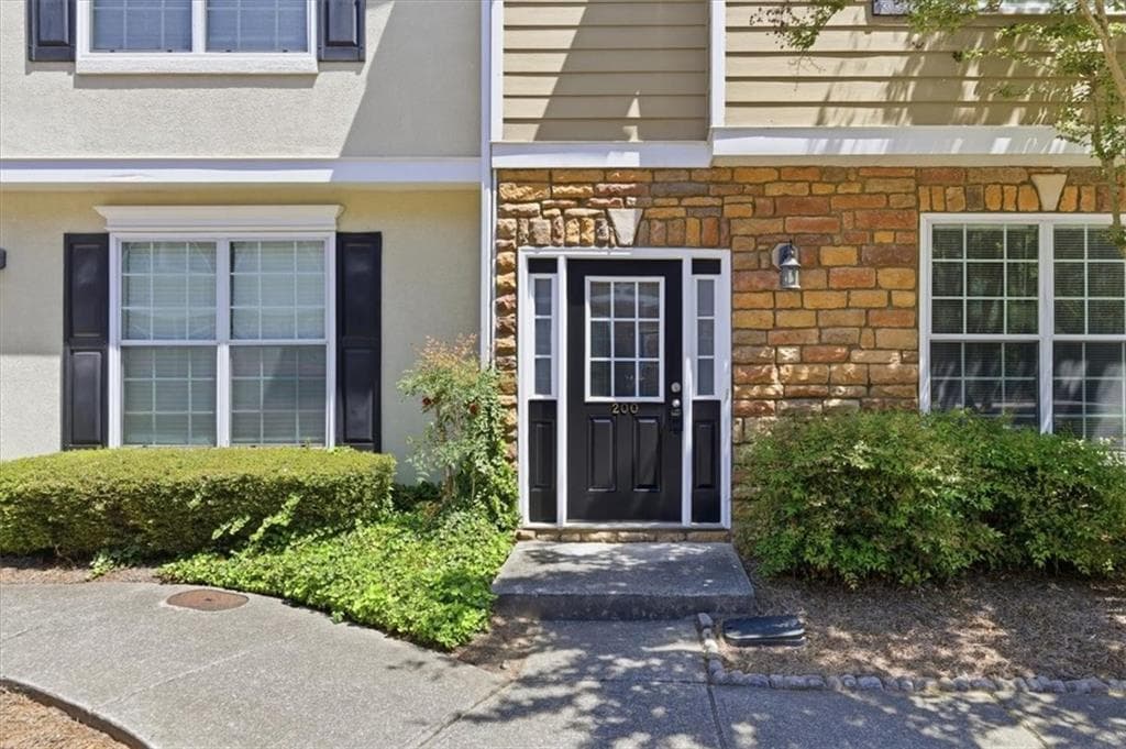 3 bedroom, 2 bathroom, 1,377 sq ft townhouse under contract at 200 Riverstone Commons Circle, Canton, GA 30114 — photo 3