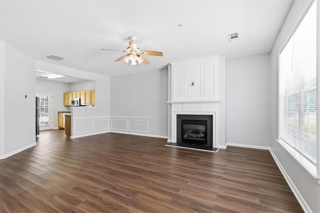 3 bedroom, 2 bathroom, 1,377 sq ft townhouse under contract at 200 Riverstone Commons Circle, Canton, GA 30114 — photo 5