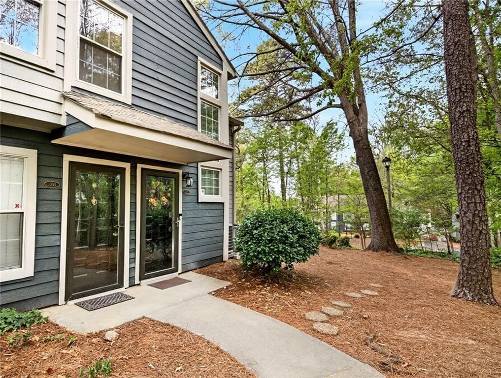 2 bedroom, 1 bathroom, 1,216 sq ft condominium sold at 1337 N Crossing Drive, Atlanta, GA 30329