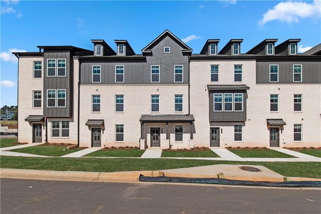 4 bedroom, 4 bathroom, 1,897 sq ft townhouse under contract at 2606 Daybreak Lane, Newnan, GA 30265