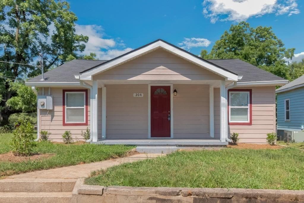 3 bedroom, 2 bathroom single family residence for rent at 204 Mill, Barnesville, GA 30204 for $1,550 a month
