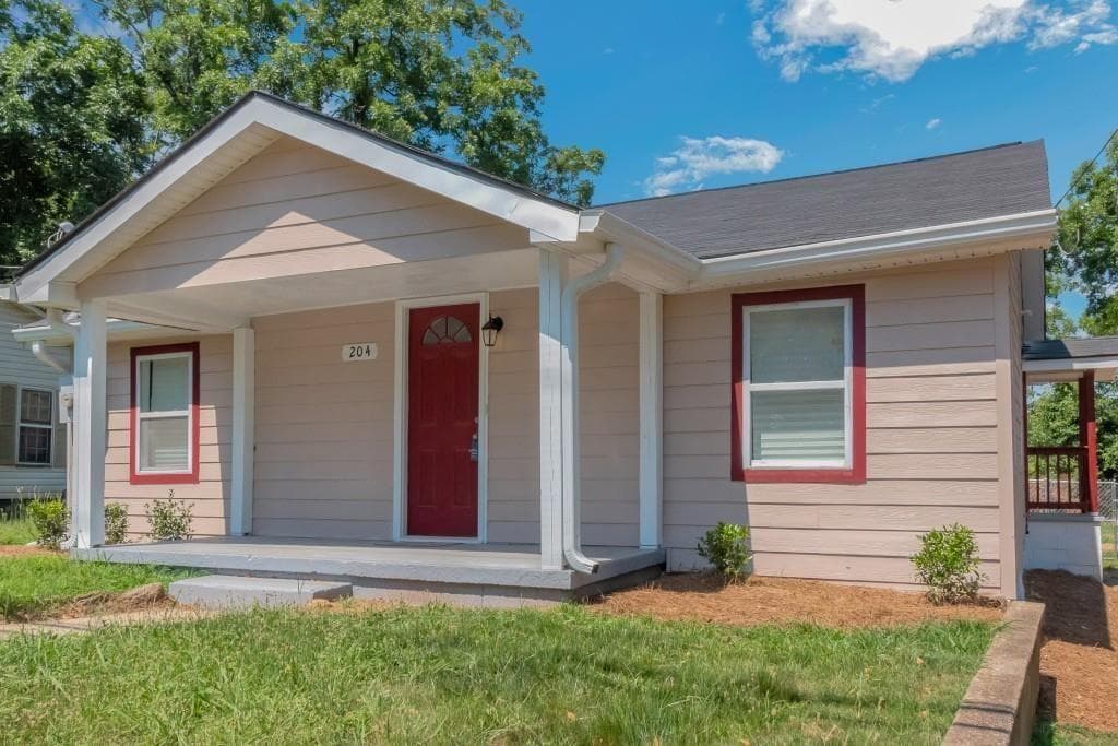 3 bedroom, 2 bathroom single family residence for rent at 204 Mill, Barnesville, GA 30204 for $1,550 a month — photo 6