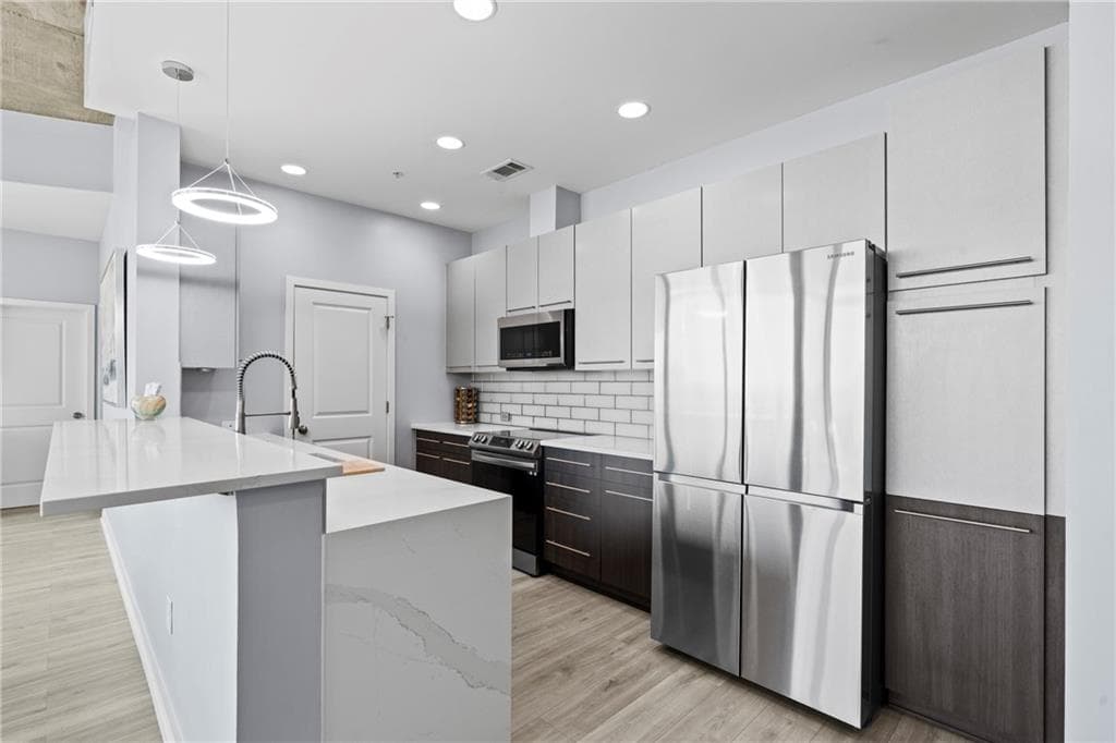 2 bedroom, 2 bathroom, 1,368 sq ft condominium for sale at 3300 Windy Ridge Parkway 502, Atlanta, GA 30339 — photo 4