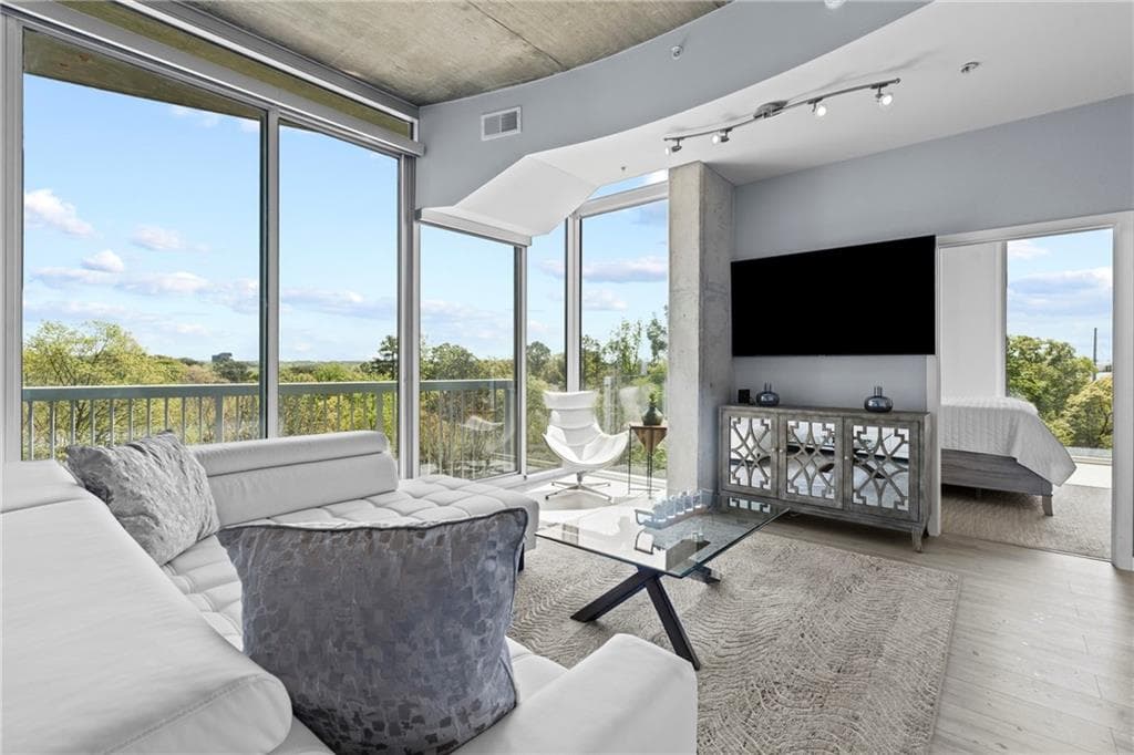 2 bedroom, 2 bathroom, 1,368 sq ft condominium for sale at 3300 Windy Ridge Parkway 502, Atlanta, GA 30339 — photo 8