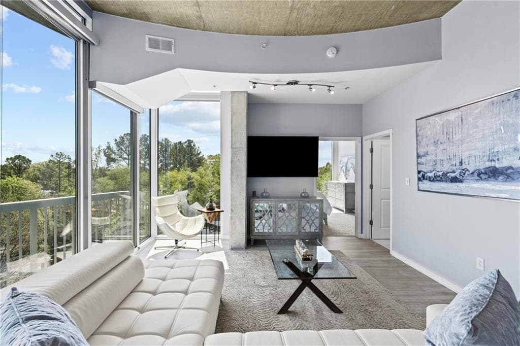 2 bedroom, 2 bathroom, 1,368 sq ft condominium for sale at 3300 Windy Ridge Parkway 502, Atlanta, GA 30339 — photo 9