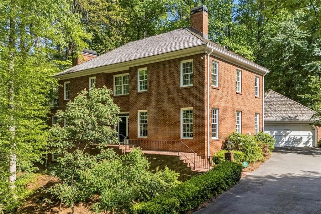 5 bedroom, 5 bathroom, 4,502 sq ft single family residence sold at 10 Albemarle Drive, Atlanta, GA 30327