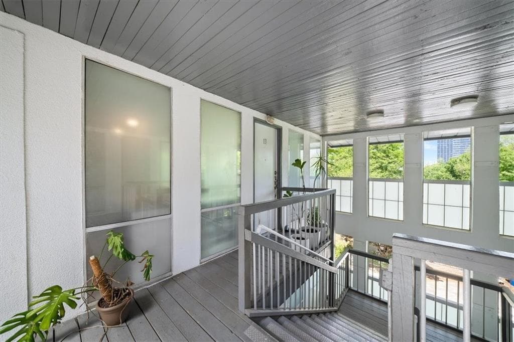 2 bedroom, 2 bathroom, 1,008 sq ft condominium for sale at 287 14th Street 13, Atlanta, GA 30318 — photo 3