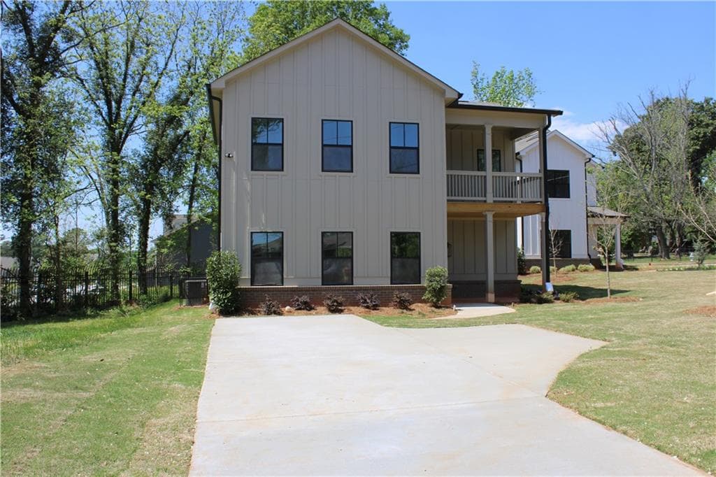 3 bedroom, 3 bathroom, 2,000 sq ft single family residence for sale at 580 Glendale Road, Scottdale, GA 30079 — photo 2