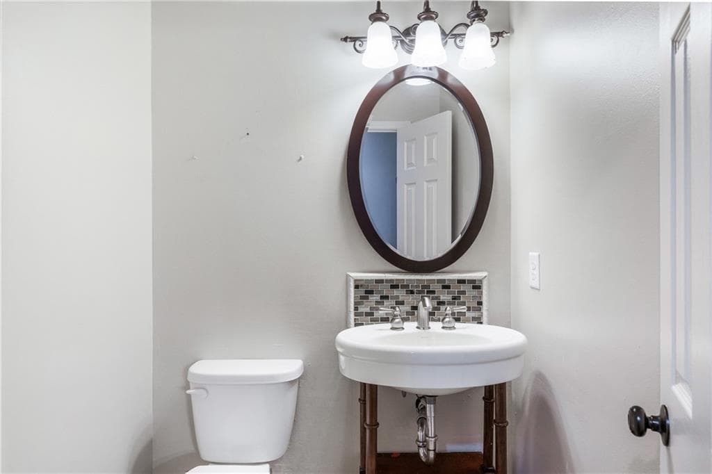 5 bedroom, 3 bathroom, 2,453 sq ft single family residence for sale at 3028 Hallman Circle, Marietta, GA 30064 — photo 6