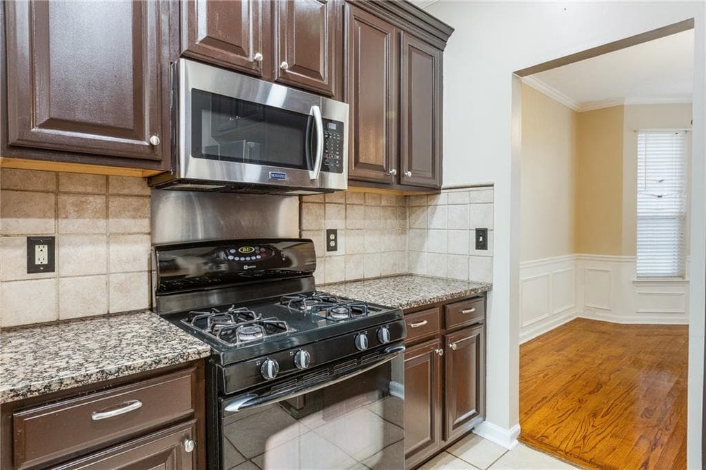 5 bedroom, 3 bathroom, 2,453 sq ft single family residence for sale at 3028 Hallman Circle, Marietta, GA 30064 — photo 7