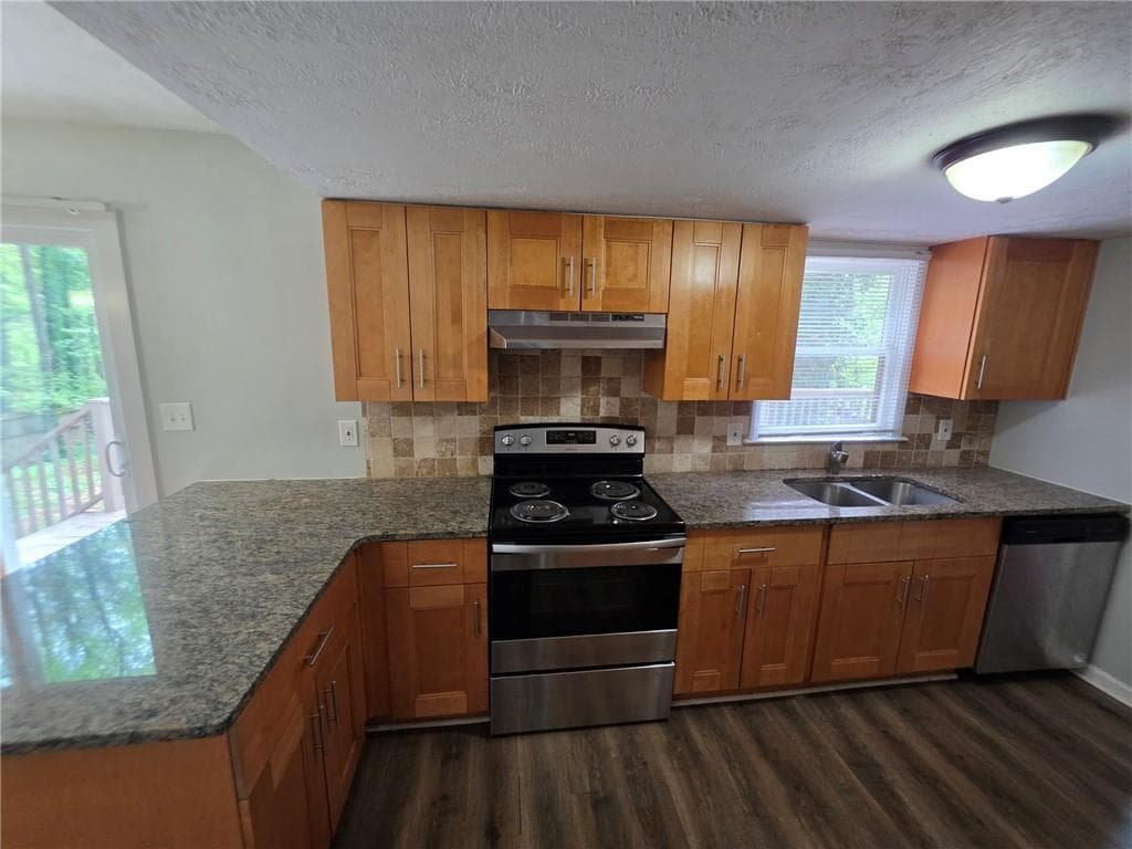 4 bedroom, 3 bathroom, 2,718 sq ft single family residence for sale at 5051 Golfbrook Drive, Stone Mountain, GA 30088 — photo 9