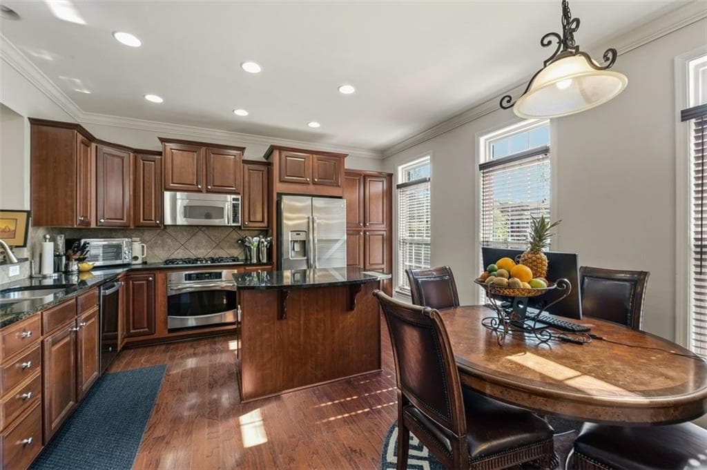 4 bedroom, 4 bathroom, 2,220 sq ft townhouse for sale at 2852 Overlook Court, Atlanta, GA 30324 — photo 5