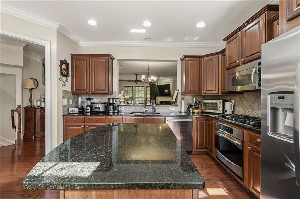 4 bedroom, 4 bathroom, 2,220 sq ft townhouse for sale at 2852 Overlook Court, Atlanta, GA 30324 — photo 6