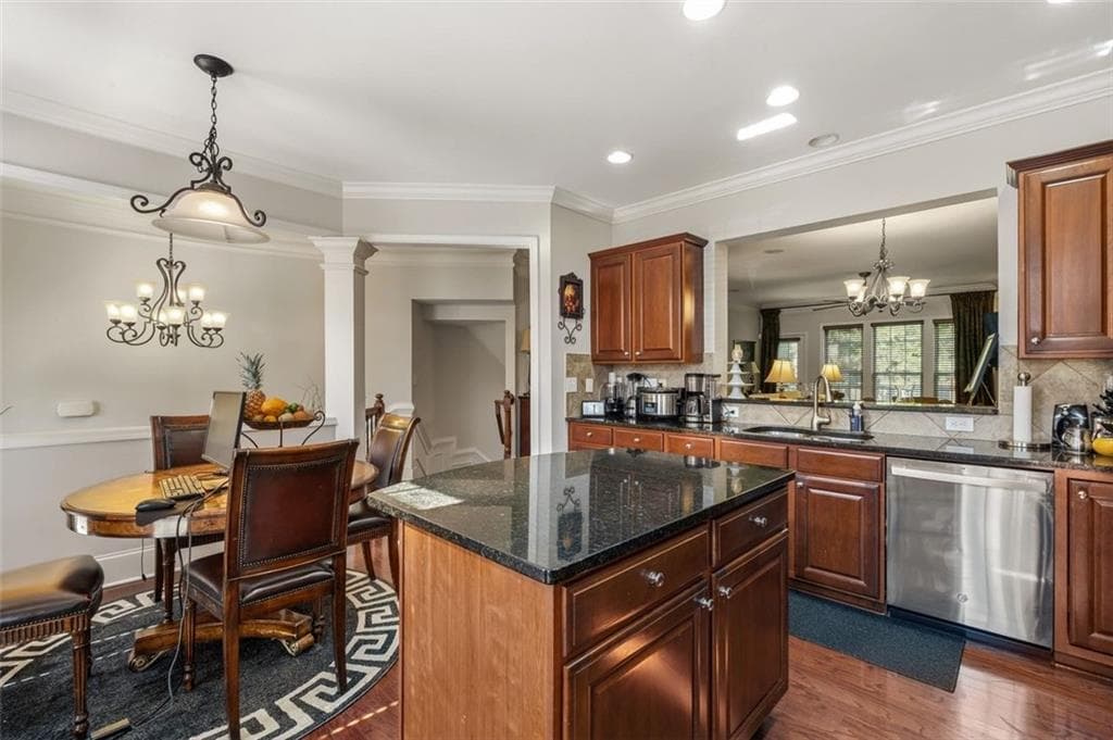 4 bedroom, 4 bathroom, 2,220 sq ft townhouse for sale at 2852 Overlook Court, Atlanta, GA 30324 — photo 8