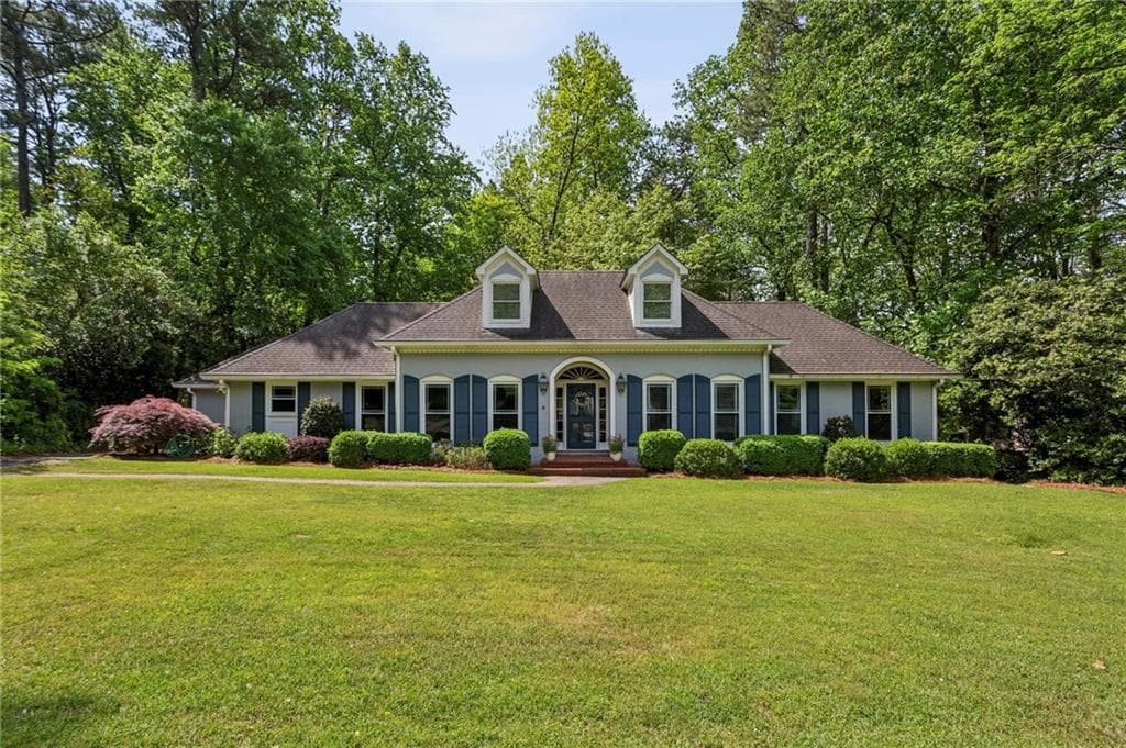 5 bedroom, 5 bathroom, 4,678 sq ft single family residence under contract at 3384 Pine Meadow Road, Atlanta, GA 30327 — photo 2