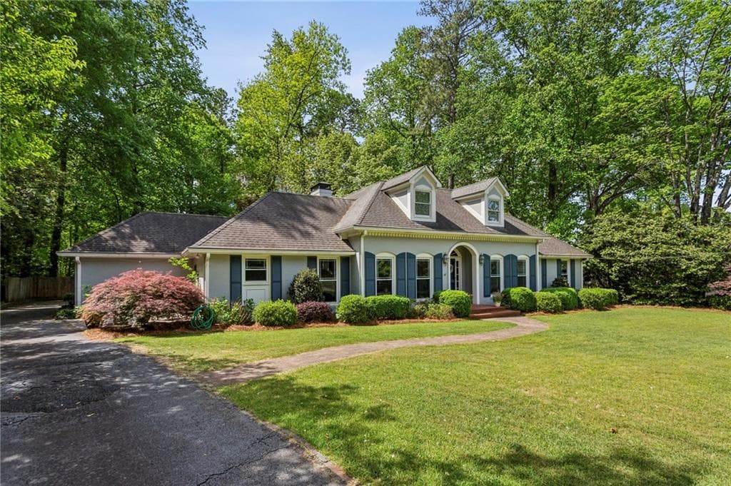 5 bedroom, 5 bathroom, 4,678 sq ft single family residence under contract at 3384 Pine Meadow Road, Atlanta, GA 30327 — photo 4