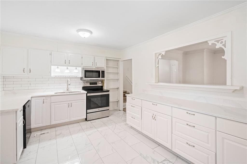 3 bedroom, 2 bathroom, 1,736 sq ft single family residence under contract at 2159 Chestnut Log Drive, Lithia Springs, GA 30122 — photo 7