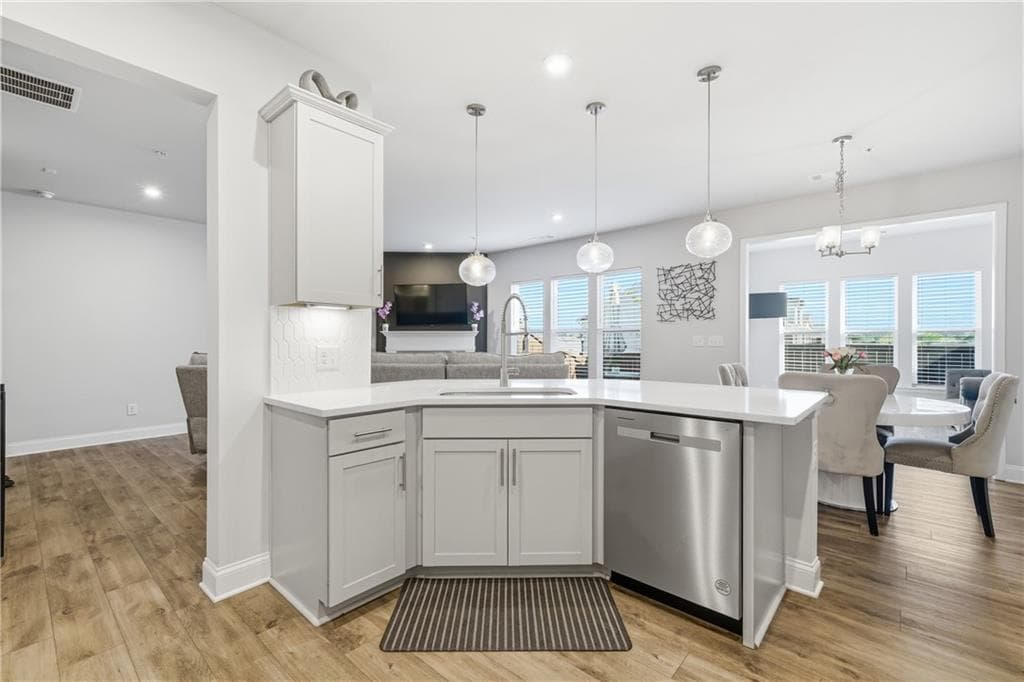 3 bedroom, 4 bathroom, 2,155 sq ft townhouse for sale at 500 Garvin Drive, Woodstock, GA 30188 — photo 8