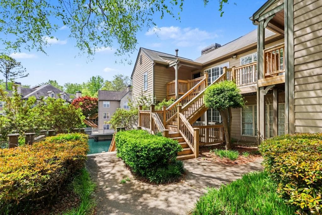 2 bedroom, 2 bathroom, 1,229 sq ft condominium sold at 702 Mill Pond Drive, Smyrna, GA 30082