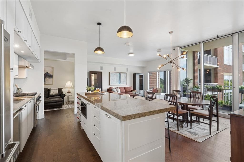 2 bedroom, 3 bathroom, 1,521 sq ft condominium for sale at 1820 Peachtree Street 704, Atlanta, GA 30309 — photo 1 of 52