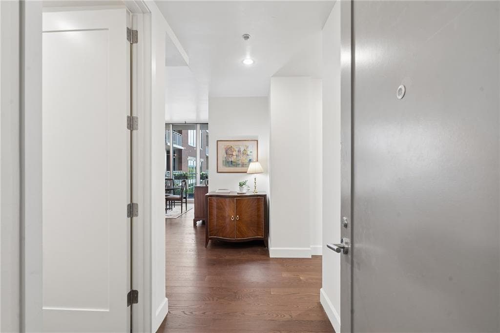 2 bedroom, 3 bathroom, 1,521 sq ft condominium for sale at 1820 Peachtree Street 704, Atlanta, GA 30309 — photo 2