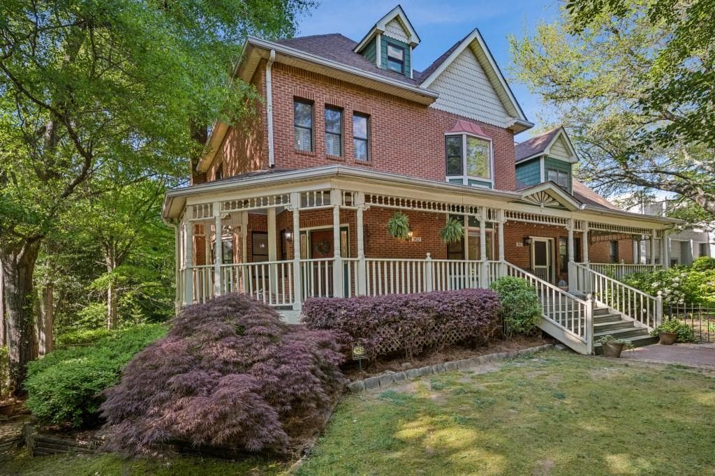 5 bedroom, 6 bathroom, 3,542 sq ft single family residence sold at 952 Edgewood Avenue, Atlanta, GA 30307