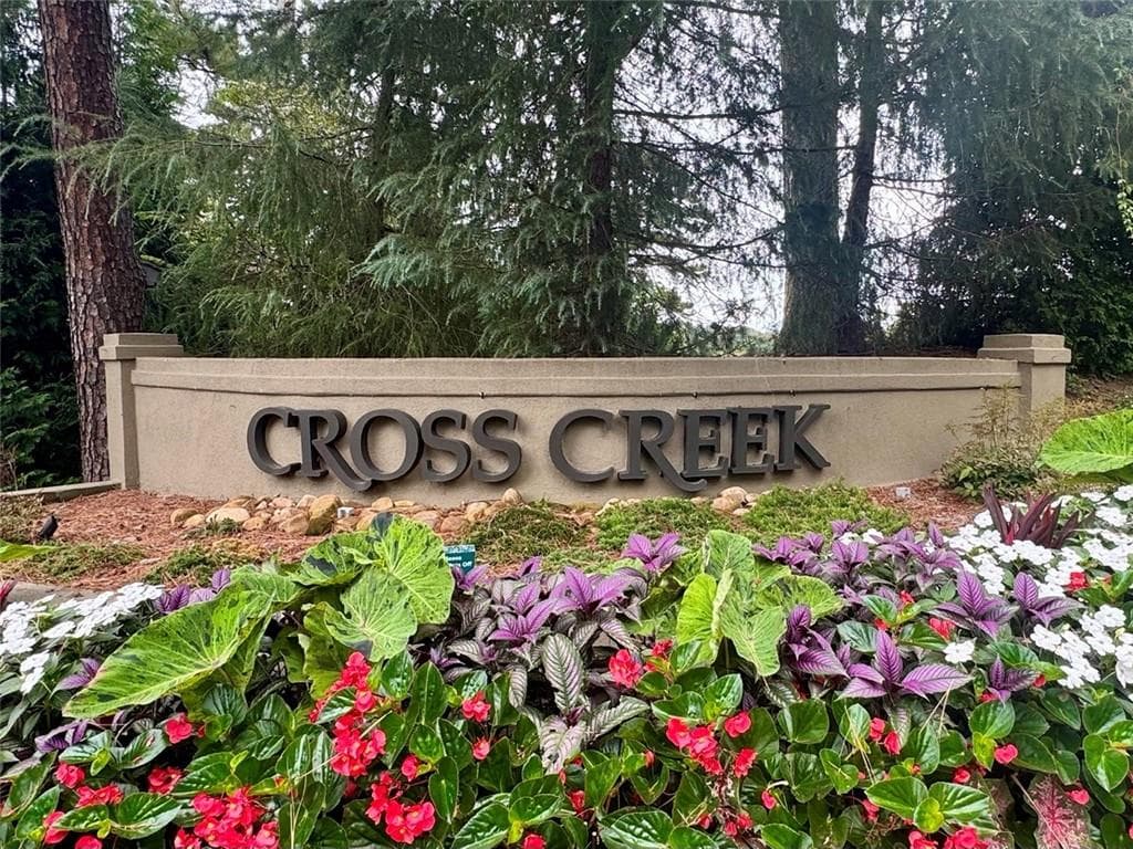 1 bedroom, 1 bathroom, 828 sq ft condominium sold at 102 Rosaire Place, Atlanta, GA 30327