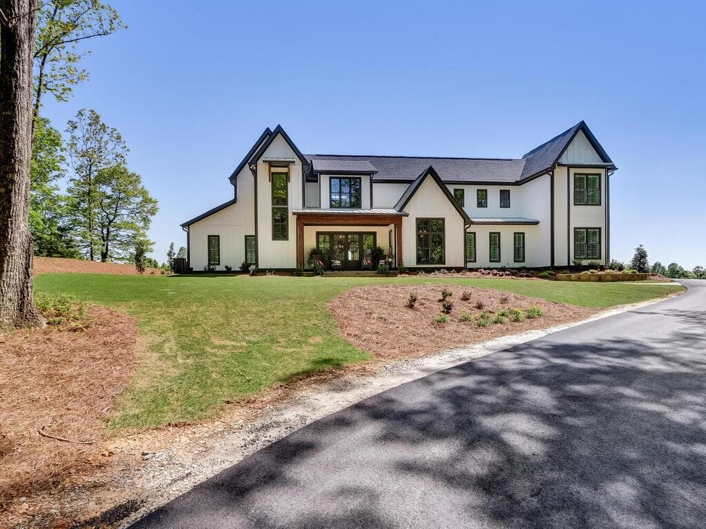 7 bedroom, 8 bathroom, 4,677 sq ft single family residence for sale at 183 Barrett Circle, Dahlonega, GA 30533 — photo 2