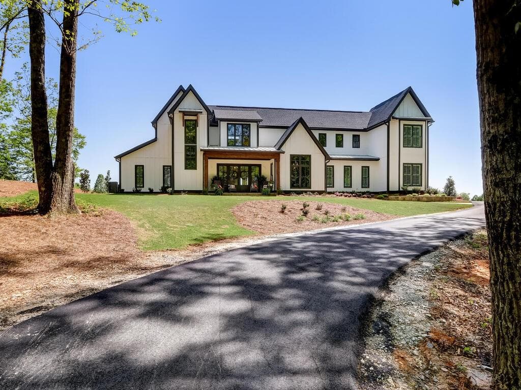 7 bedroom, 8 bathroom, 4,677 sq ft single family residence for sale at 183 Barrett Circle, Dahlonega, GA 30533 — photo 5