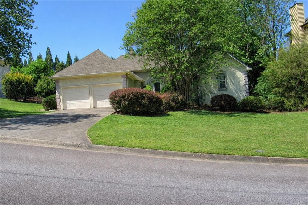 4 bedroom, 3 bathroom, 2,533 sq ft single family residence under contract at 4305 Deep Springs Court, Kennesaw, GA 30144 — photo 2
