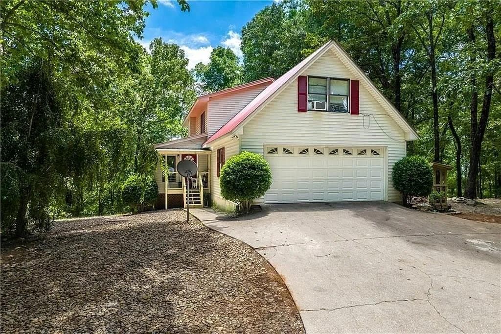4 bedroom, 3 bathroom, 2,800 sq ft single family residence for rent at 7591 S Chestatee Street, Dahlonega, GA 30533 for $2,750 a month — photo 1 of 28