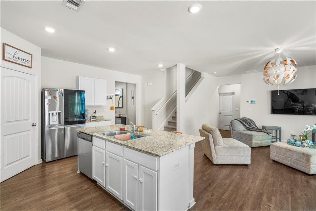 5 bedroom, 3 bathroom, 2,449 sq ft single family residence for sale at 499 Walnut Grove Way, Pendergrass, GA 30567 — photo 2