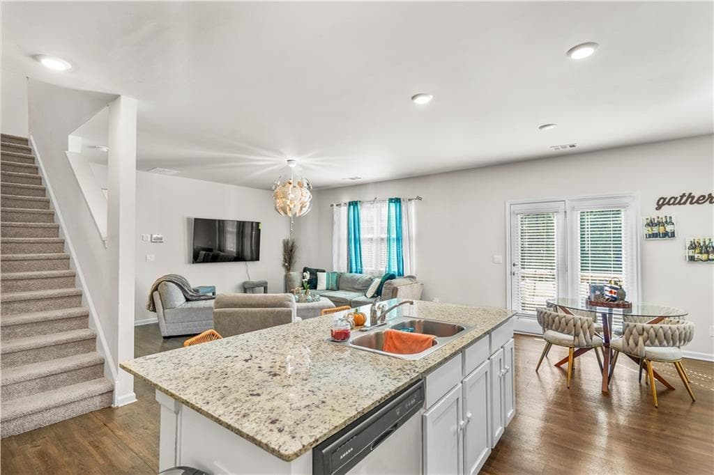 5 bedroom, 3 bathroom, 2,449 sq ft single family residence for sale at 499 Walnut Grove Way, Pendergrass, GA 30567 — photo 8