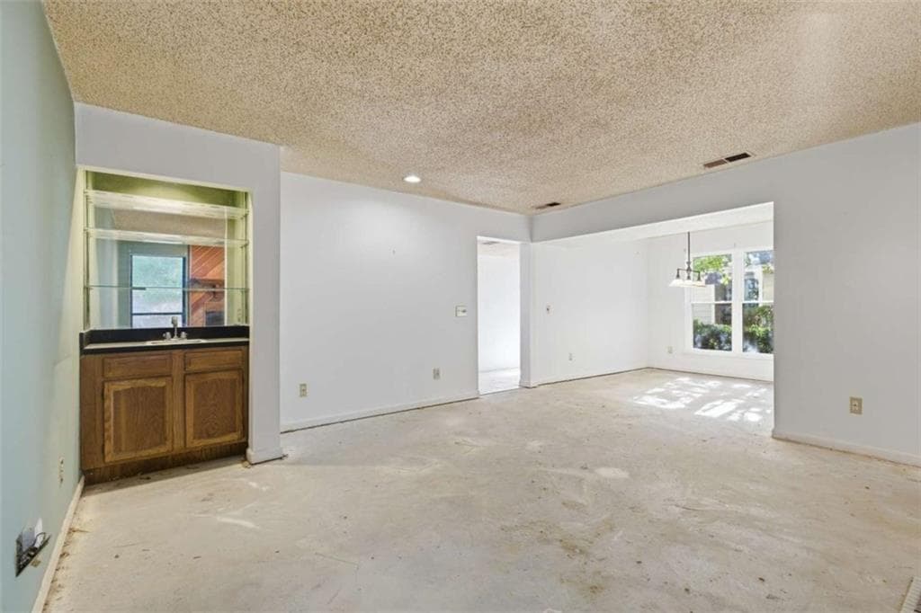 2 bedroom, 2 bathroom, 1,325 sq ft condominium for sale at 1980 Variations Drive, Atlanta, GA 30329 — photo 5