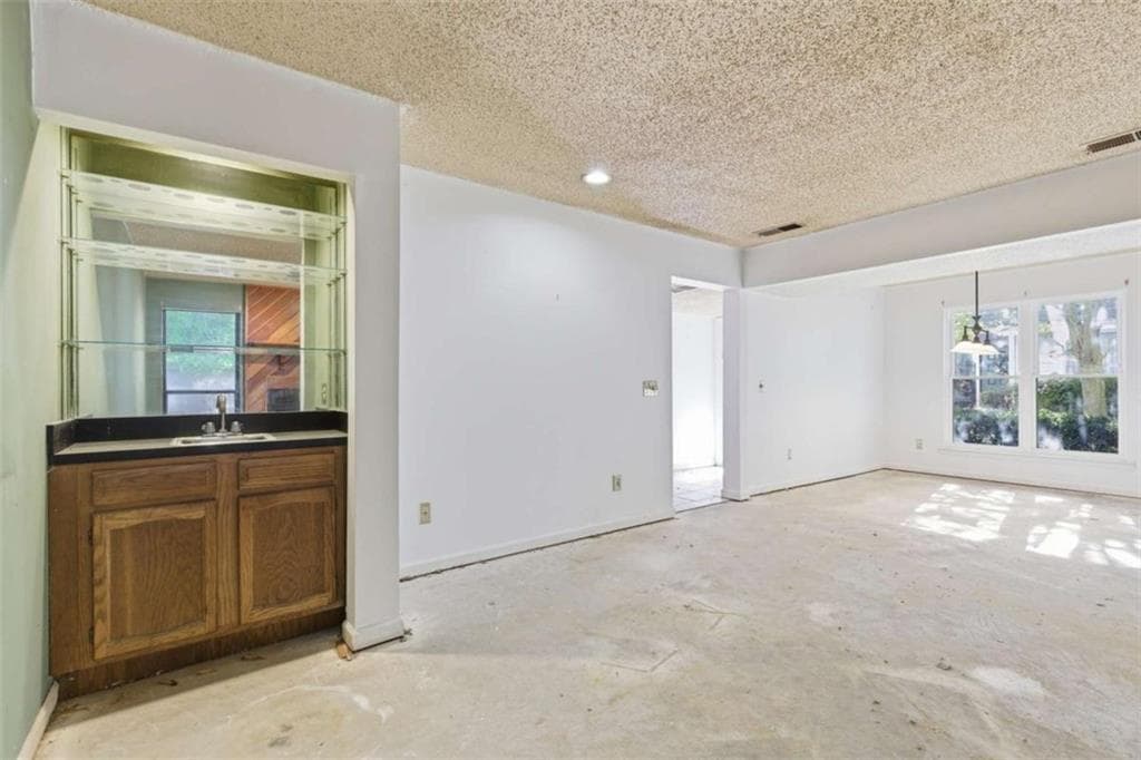 2 bedroom, 2 bathroom, 1,325 sq ft condominium for sale at 1980 Variations Drive, Atlanta, GA 30329 — photo 6