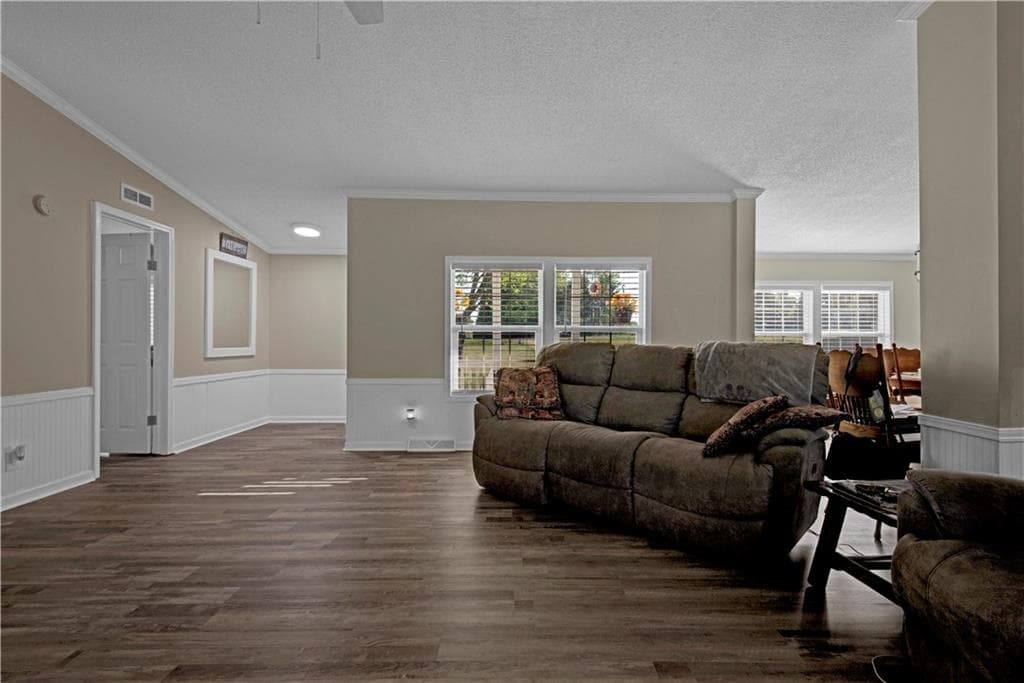 3 bedroom, 2 bathroom, 1,792 sq ft single family residence for sale at 4940 Flat Creek Road, Oakwood, GA 30566 — photo 4