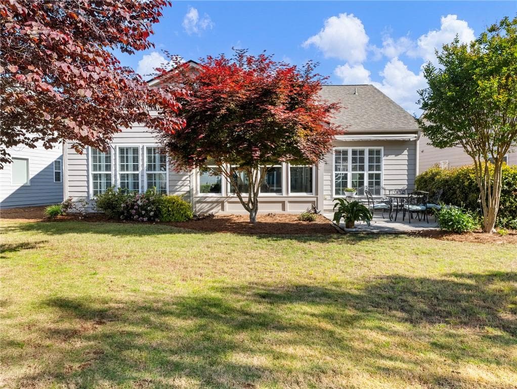 3 bedroom, 2 bathroom, 2,052 sq ft single family residence under contract at 5916 Chimney Rock Drive, Hoschton, GA 30548 — photo 2