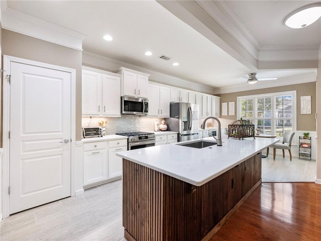 3 bedroom, 2 bathroom, 2,052 sq ft single family residence under contract at 5916 Chimney Rock Drive, Hoschton, GA 30548 — photo 6