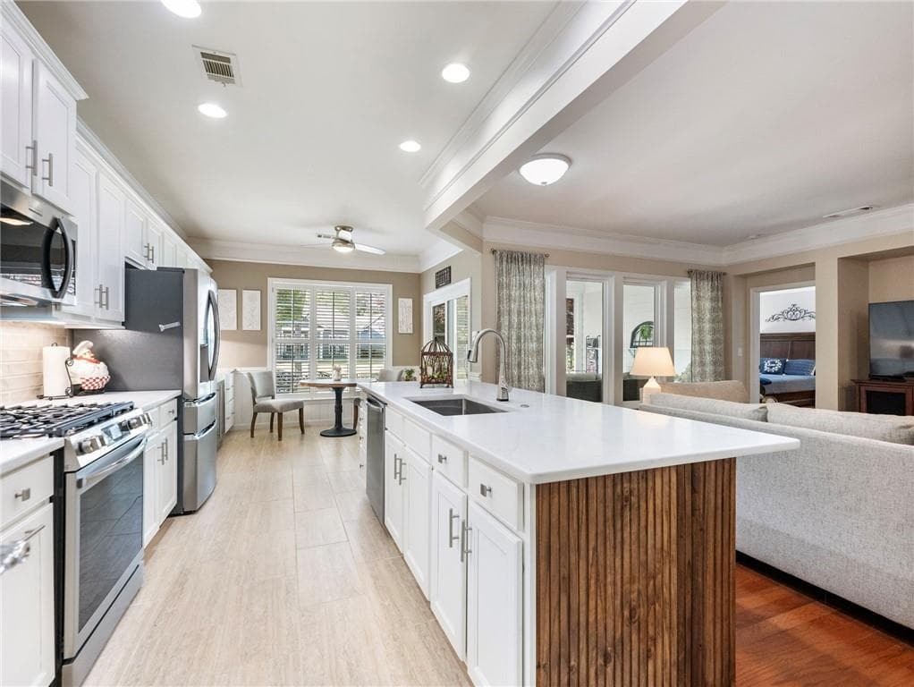 3 bedroom, 2 bathroom, 2,052 sq ft single family residence under contract at 5916 Chimney Rock Drive, Hoschton, GA 30548 — photo 8