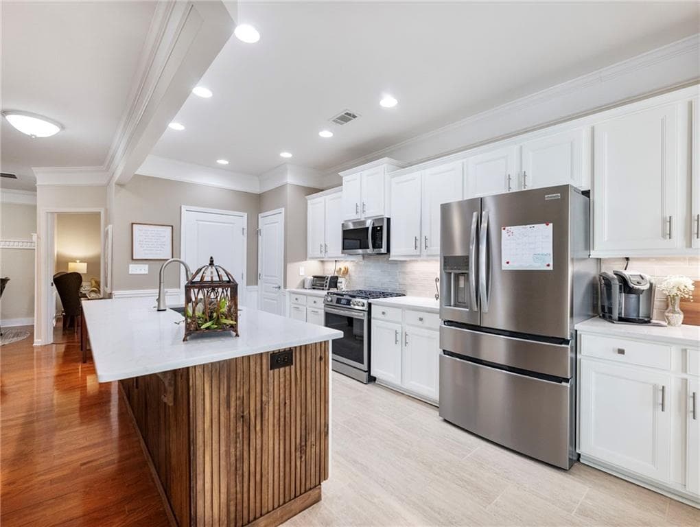 3 bedroom, 2 bathroom, 2,052 sq ft single family residence under contract at 5916 Chimney Rock Drive, Hoschton, GA 30548 — photo 9