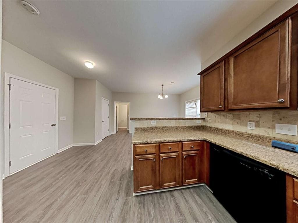 4 bedroom, 3 bathroom, 2,476 sq ft single family residence under contract at 3230 Arbor Oaks Drive, Snellville, GA 30039 — photo 4