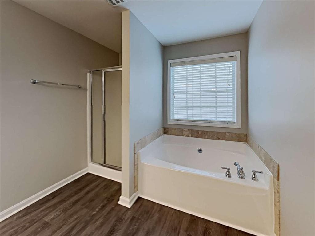 4 bedroom, 3 bathroom, 2,476 sq ft single family residence under contract at 3230 Arbor Oaks Drive, Snellville, GA 30039 — photo 9