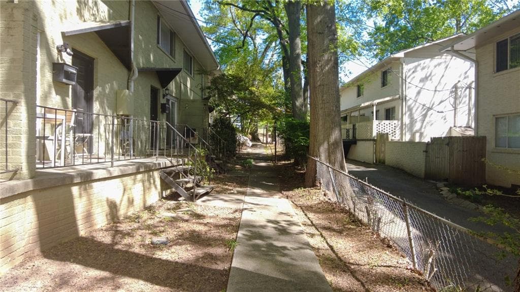 2 bedroom, 1 bathroom, 864 sq ft townhouse for rent at 411 Tenth Street 7, Atlanta, GA 30309 for $2,100 a month — photo 2