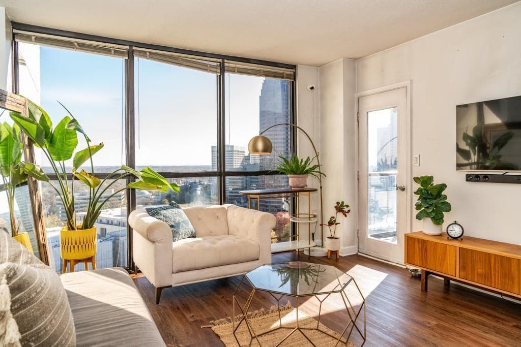 1 bedroom, 1 bathroom, 645 sq ft condominium for sale at 1280 W Peachtree Street 3211, Atlanta, GA 30309 — photo 2