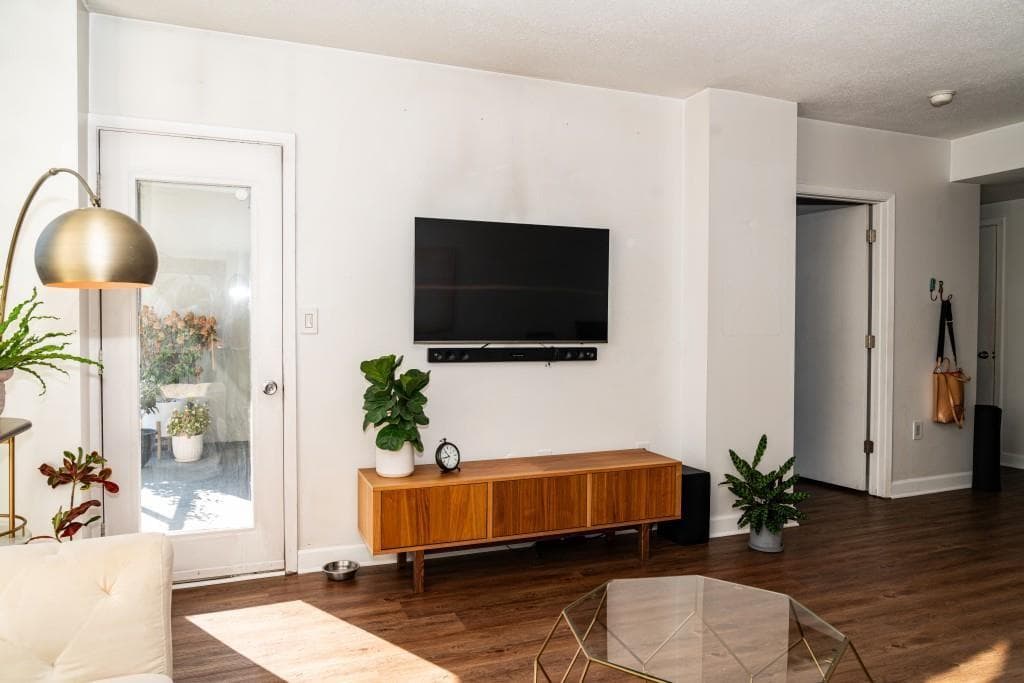 1 bedroom, 1 bathroom, 645 sq ft condominium for sale at 1280 W Peachtree Street 3211, Atlanta, GA 30309 — photo 3