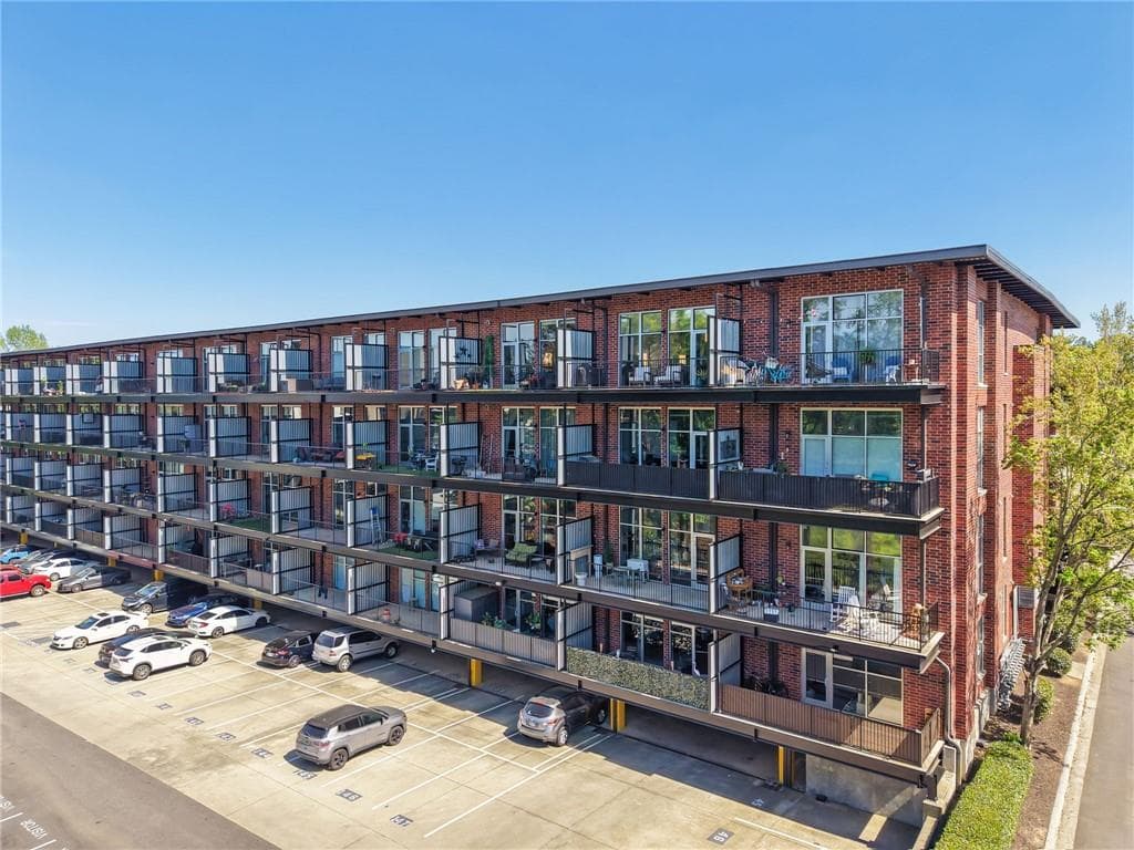 2 bedroom, 2 bathroom, 902 sq ft condominium sold at 5200 Peachtree Road 3420, Atlanta, GA 30341