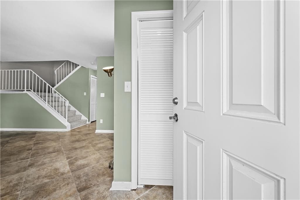 3 bedroom, 3 bathroom, 1,452 sq ft condominium for sale at 1101 Scott Boulevard, Decatur, GA 30030 — photo 3