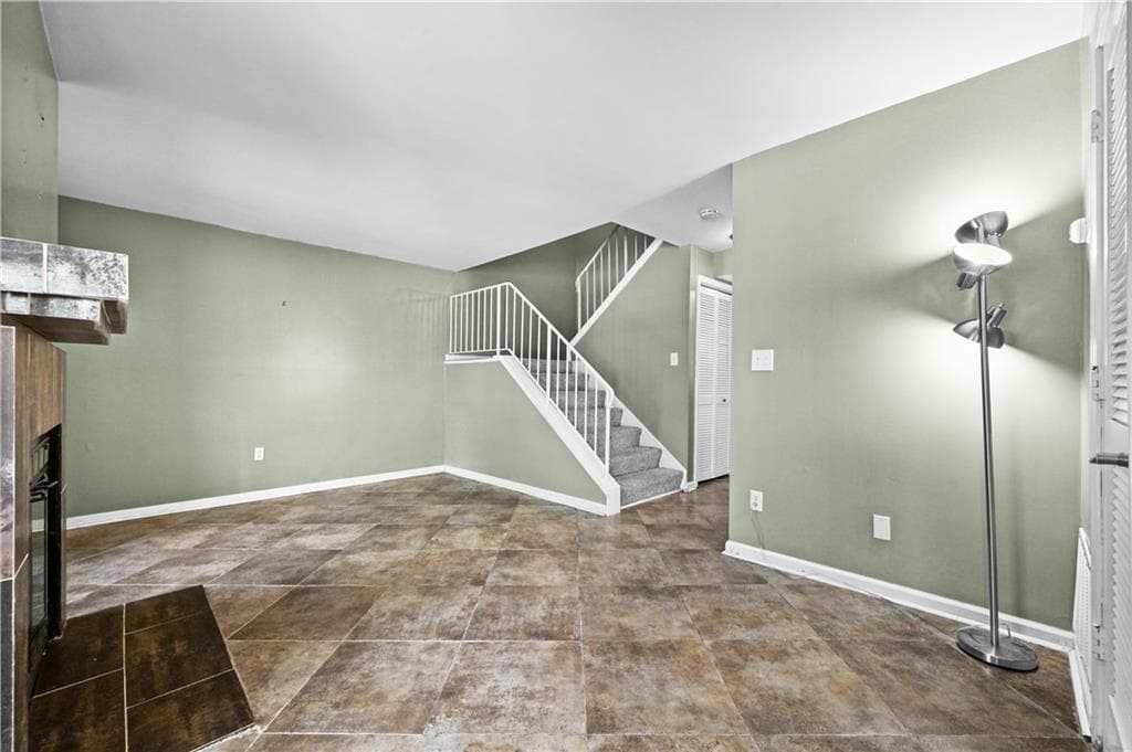 3 bedroom, 3 bathroom, 1,452 sq ft condominium for sale at 1101 Scott Boulevard, Decatur, GA 30030 — photo 4